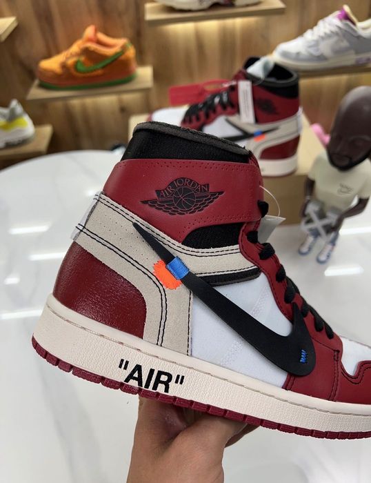 Обувки Nike Air Jordan Off-White x1 Retro OG Sneaker in Chicago