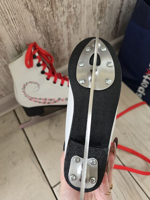 Фигурные коньки.