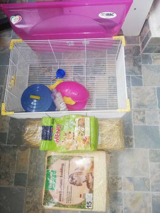 Vand cușcă hamster noua împreună cu accesorii și hrana