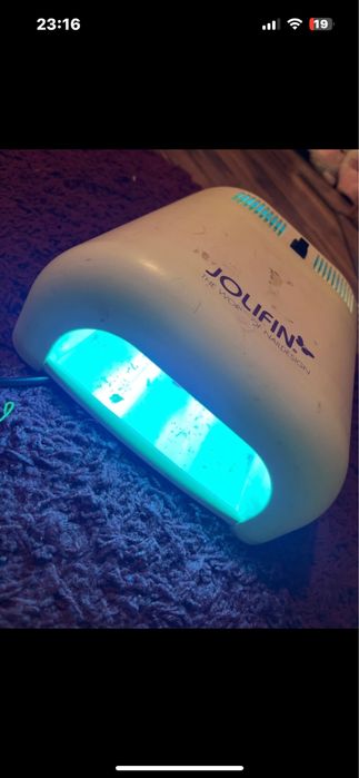 Lampa de unghii folosita