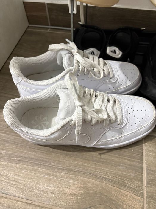 Продавам Бели Nike