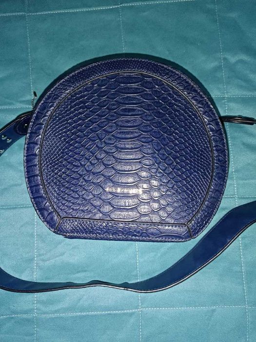 Продам синюю сумку на ремне