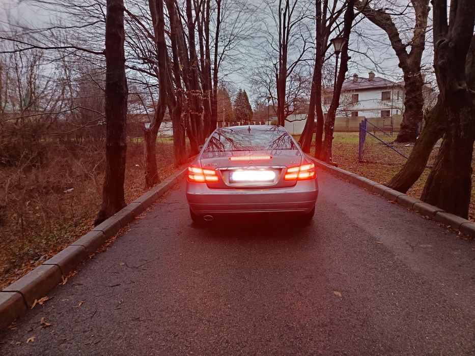 Vând 8000 euro  Mercedes Benz E220 coupe