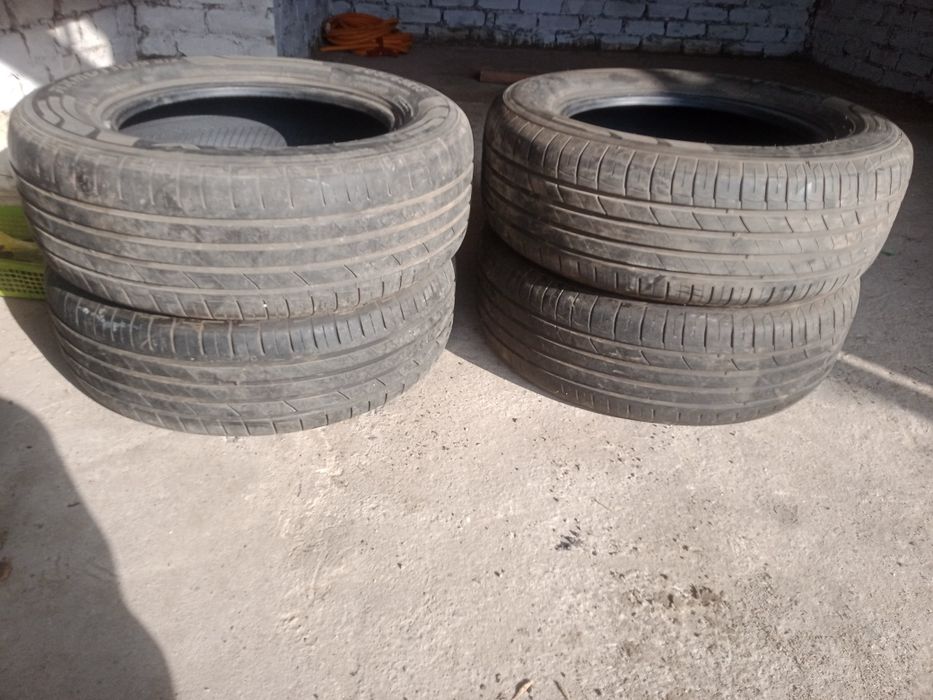 Покрышки продам.