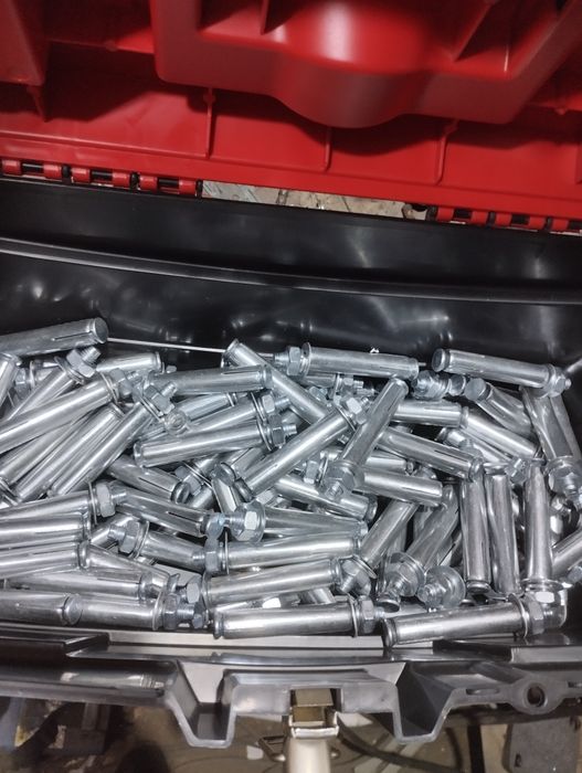 Анкерный болт продам