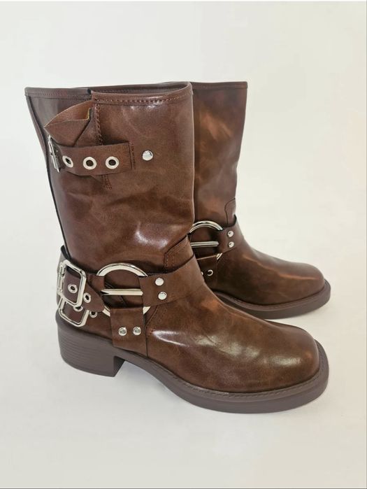 Стильные сапоги-чопперы