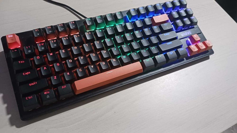 Tastatură mecanică Marvo KG901 RGB – Switch-uri Albastre, ca nouă!