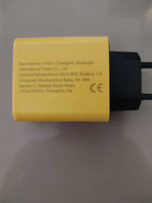 Vând încărcător cu încărcare rapidă 65w