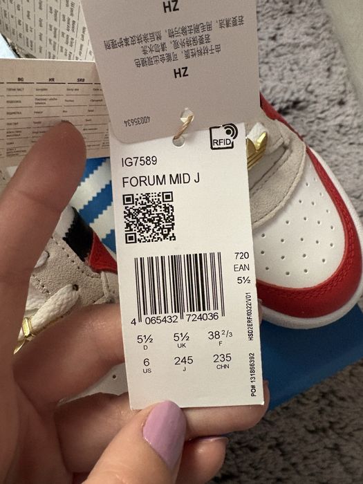 Sneakersi noi Adidas 38 2/3