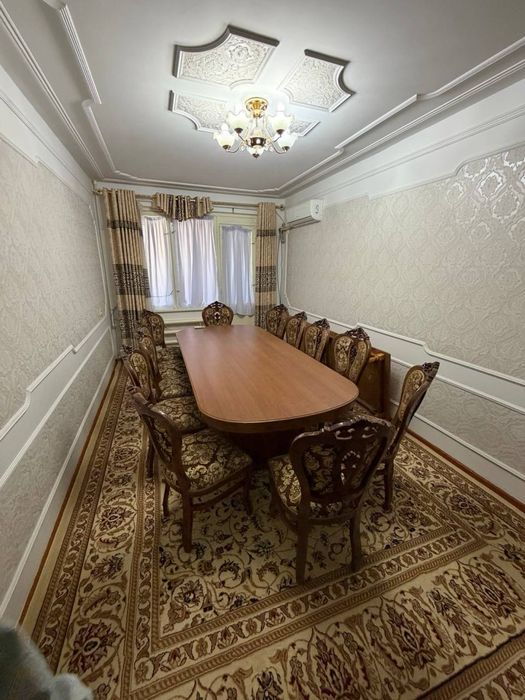 1 та стол 12 та стул сотилади срочно холати янги ишлатилмаган