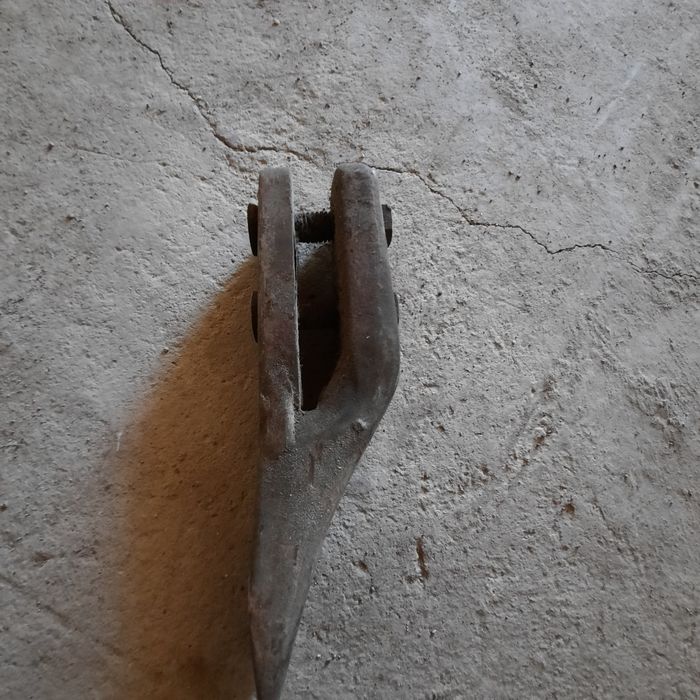 Зубя от ковша погрузчика