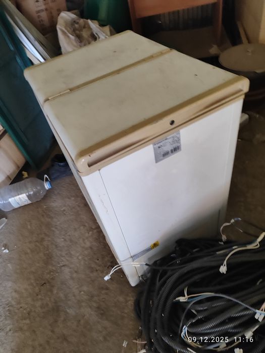 Продам морозилку 145 литров