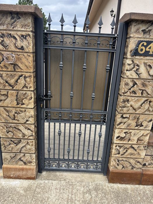 Firma facem porti , scari, balustrade