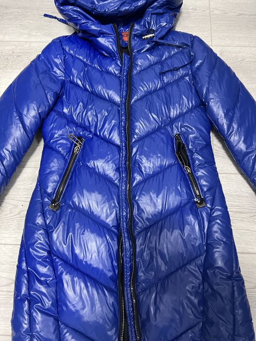 Дамско зимно  яке на Guess бордо и дълго зимно яке в син цвят