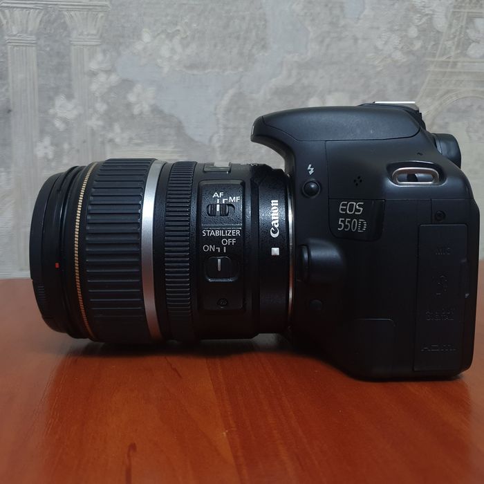 Цифровой фотоаппарат Canon EOS 550D