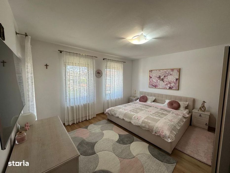 Casa tip duplex | 5 camere | 300 mp teren | Zona Terra, Floresti