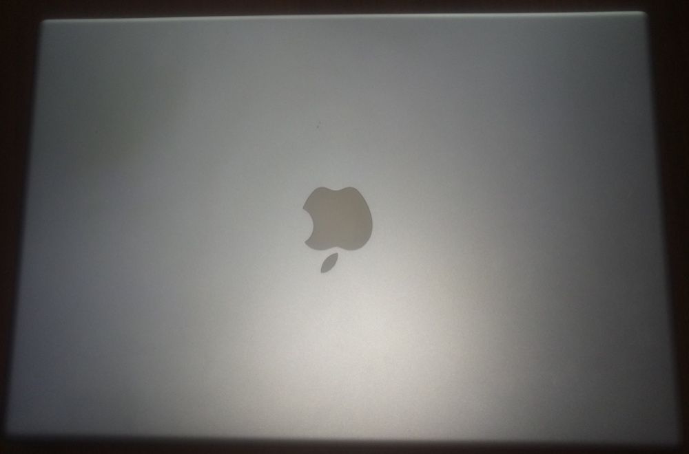 MacBook Pro 15"|MB133LL/A| Core 2 Duo 2,4 GHz| 4Gb RAM| 200Gb HDD