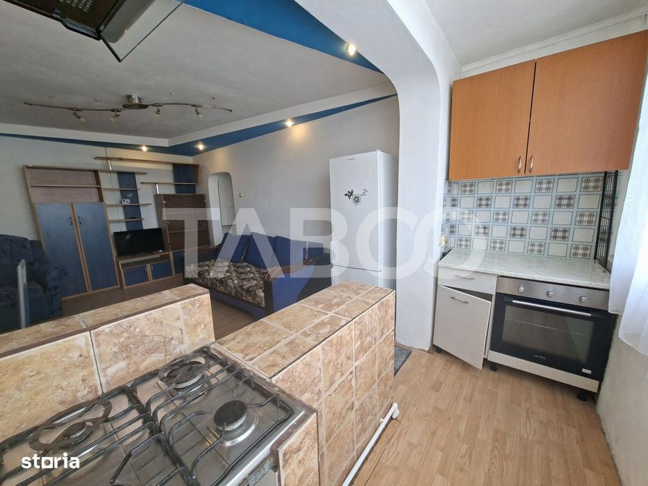 Apartament de vanzare cu 3 camere si balcon Mihai Viteazul lift