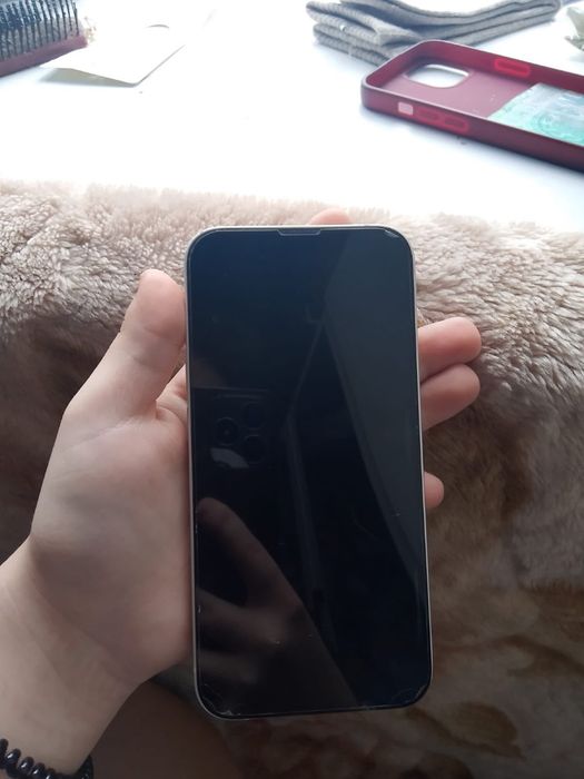 Продам айфон 13