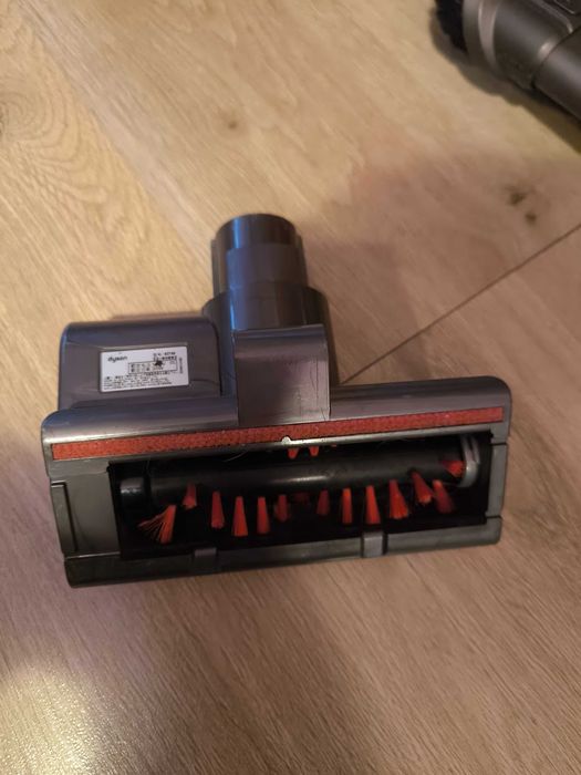 Aspirator cu baterie Dyson V7