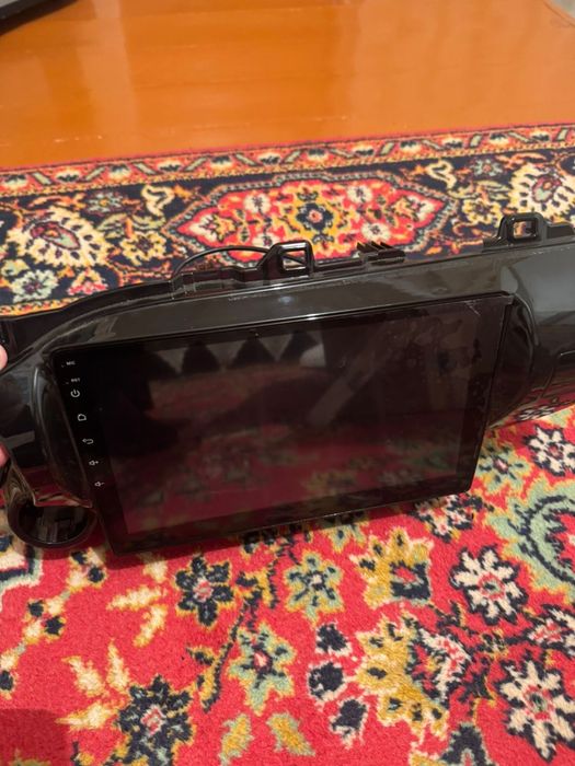 Продаётся Android-планшет для автомобиля.