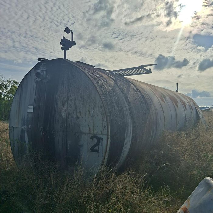 Rezervoare metalice 12x2.5m.