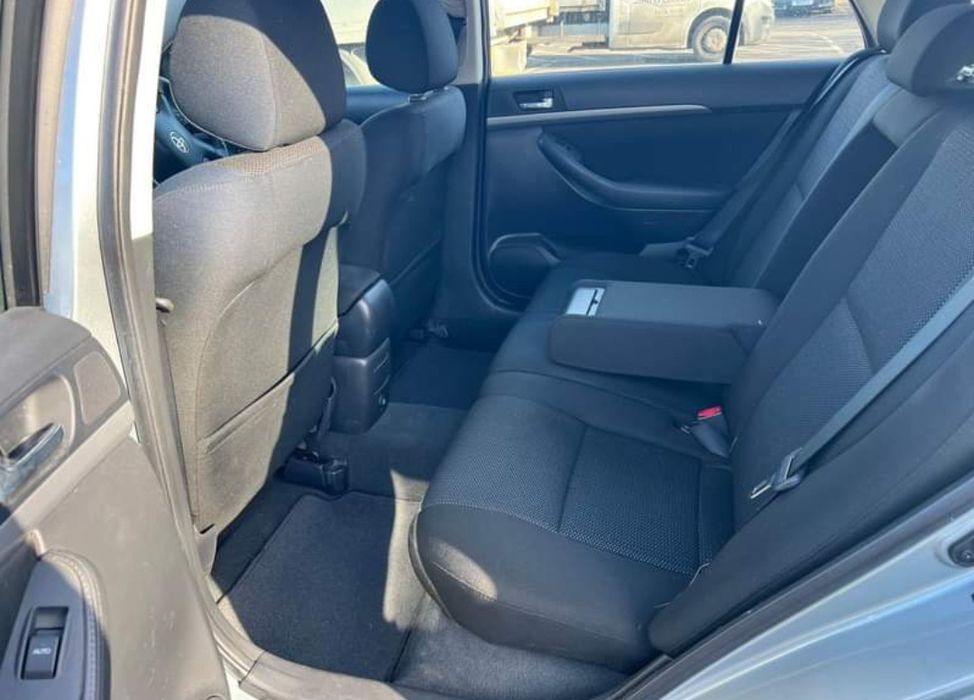 Dezmembrez Toyota Avensis T25 2.0 126 cp