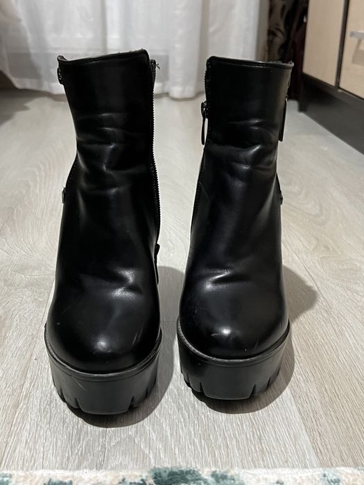 2 пары ботильонов на каблуках б/у