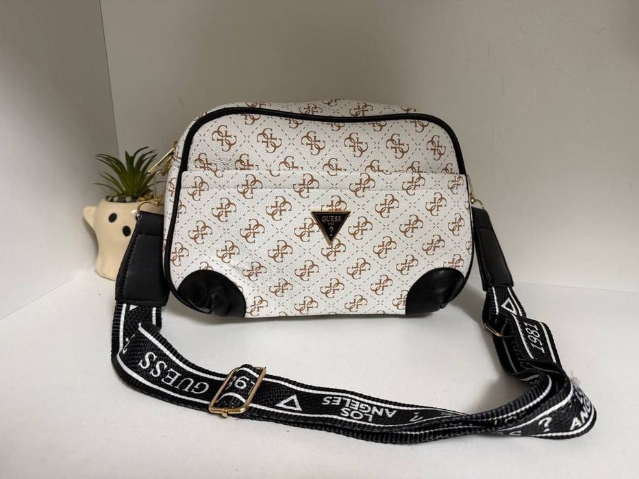 Geanta cu bretea Guess