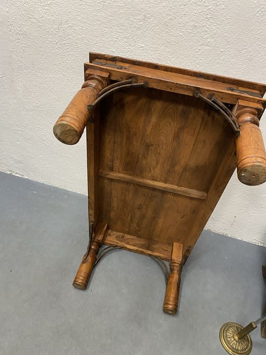 Масивна холна маса от тик с орнаменти от ковано желязо Индия