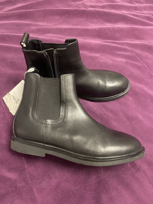 Продам кожаные ботинки для мальчика новые