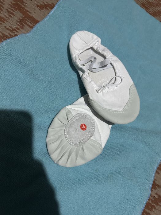 Чешки новые размер 40 белого цвета