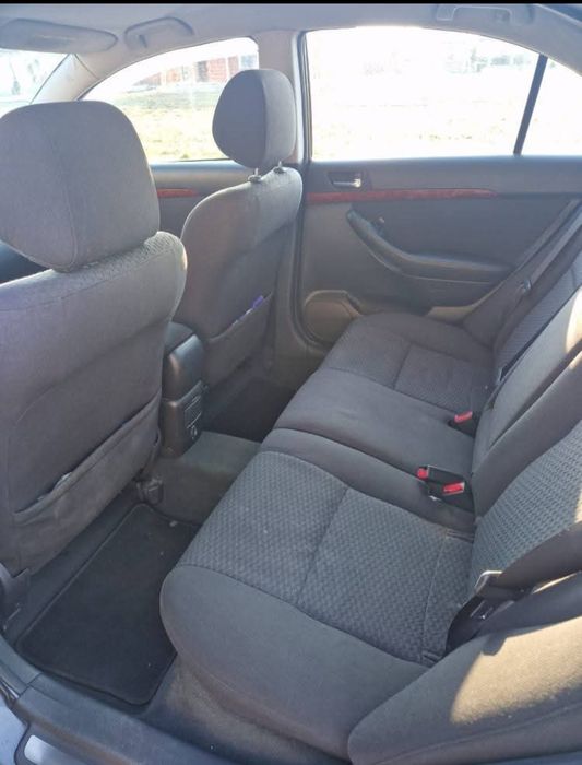 Vând Toyota Avensis