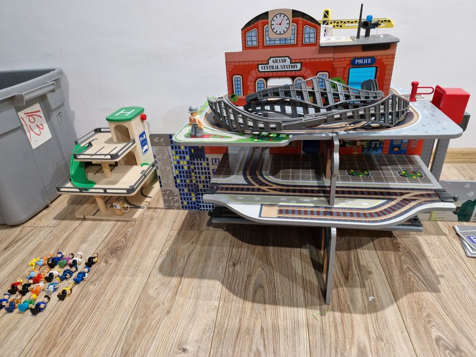 Pachet jucarii - trenulete / masini si sine de lemn