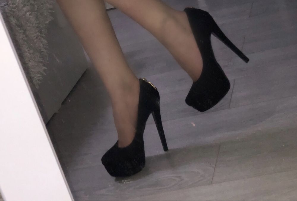 Туфли на высоком каблуке