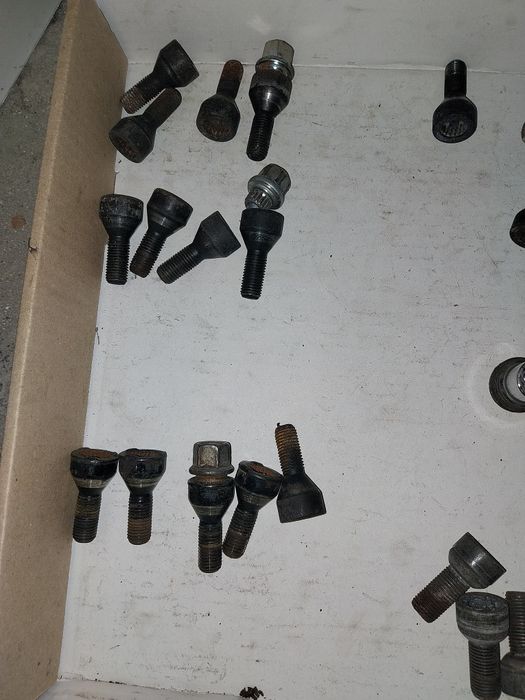 Болтове и Гайки за джанти BMW Toyota VW OPEL Sharan PEUGEOT CITROEN