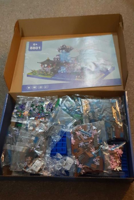 Комплект от 2400 части CAXIMSY Cherry Blossom Bonsai Tree с капак