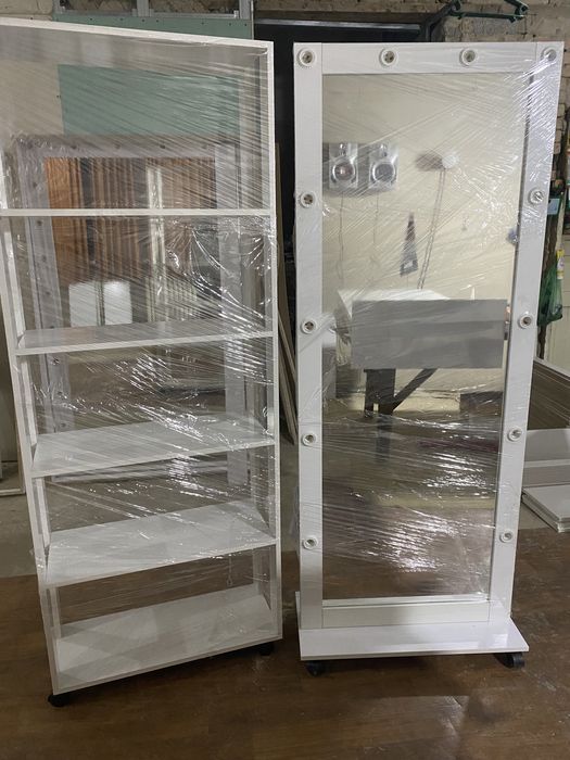 Зеркала с подсветкой . Визажный столик