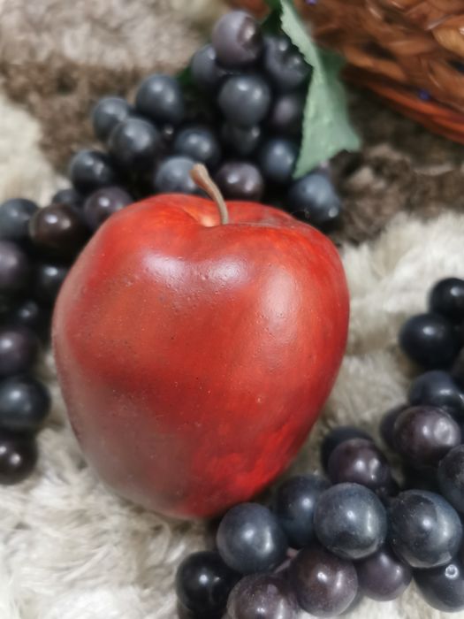 Продавам кошница с много красивиплодове