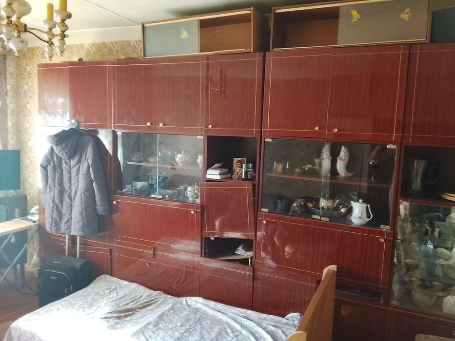 Продаётся старая стенка