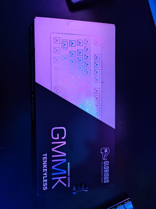 Custom Механична Клавиатура Glorious GMMK