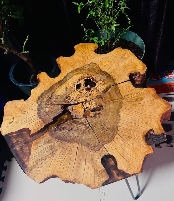 Маса от Дъб и Епоксидна смола