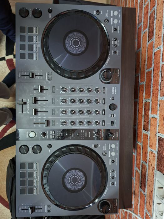 Consola dj Pioneer FLX 6 GT impecabila cu case UDG dedicat