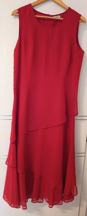 Rochie elegantă cu volane asimetrice