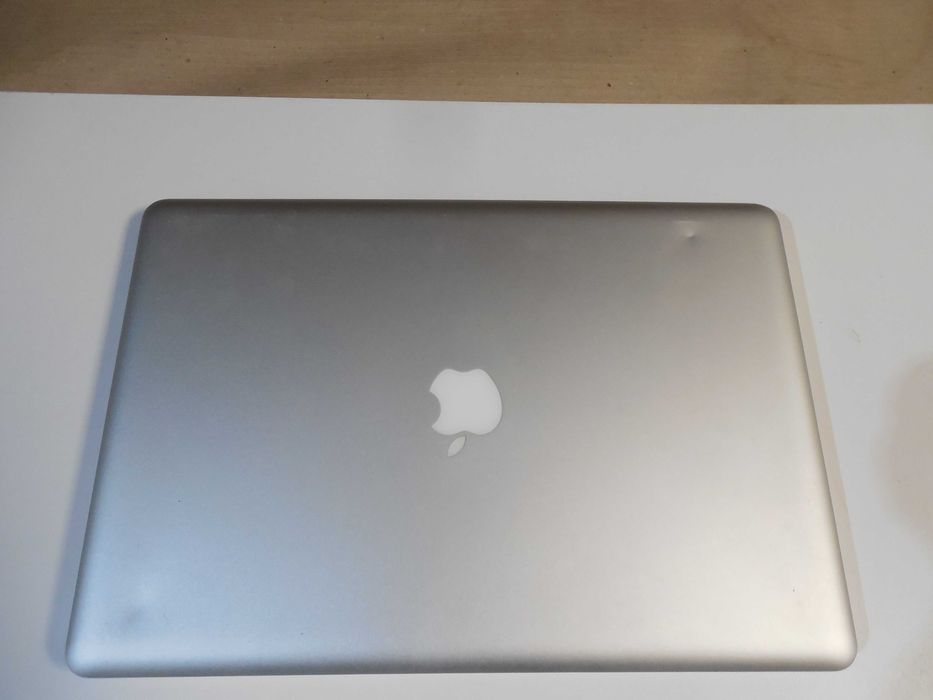 Vand laptop MacBook Pro 15" I5 8GB 1TB hardisk