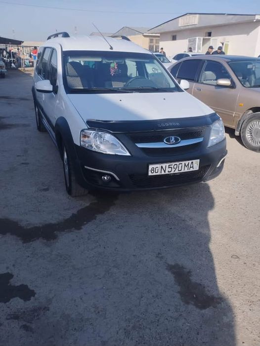 Lada largus sotilati narxi yana keliwiladi