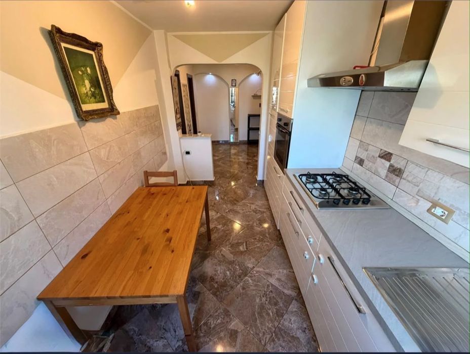 Proprietar vind apartament cu 2 camere,etaj 2
