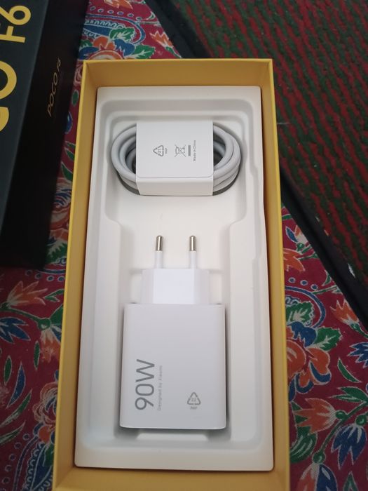 Poco f6 black 12/512