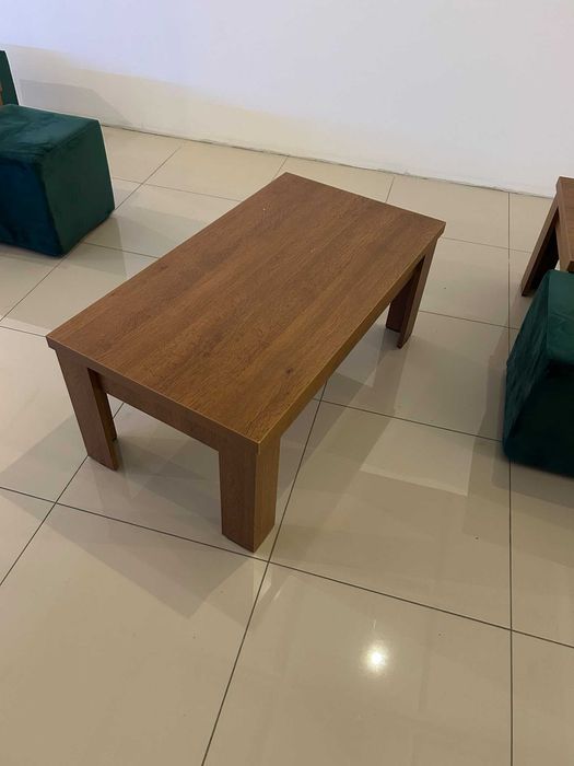 Vând măsuță de cafea, cu design simplu și elegant!