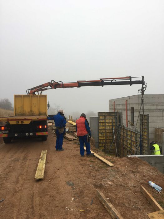 Inchiriez camion cu MACARA Volvo și Iveco